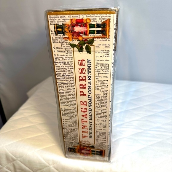 Vintage Press Holiday Hand Soap Collect Set Of 4 636ml 21.5 fl oz Bottles New - Picture 4 of 6